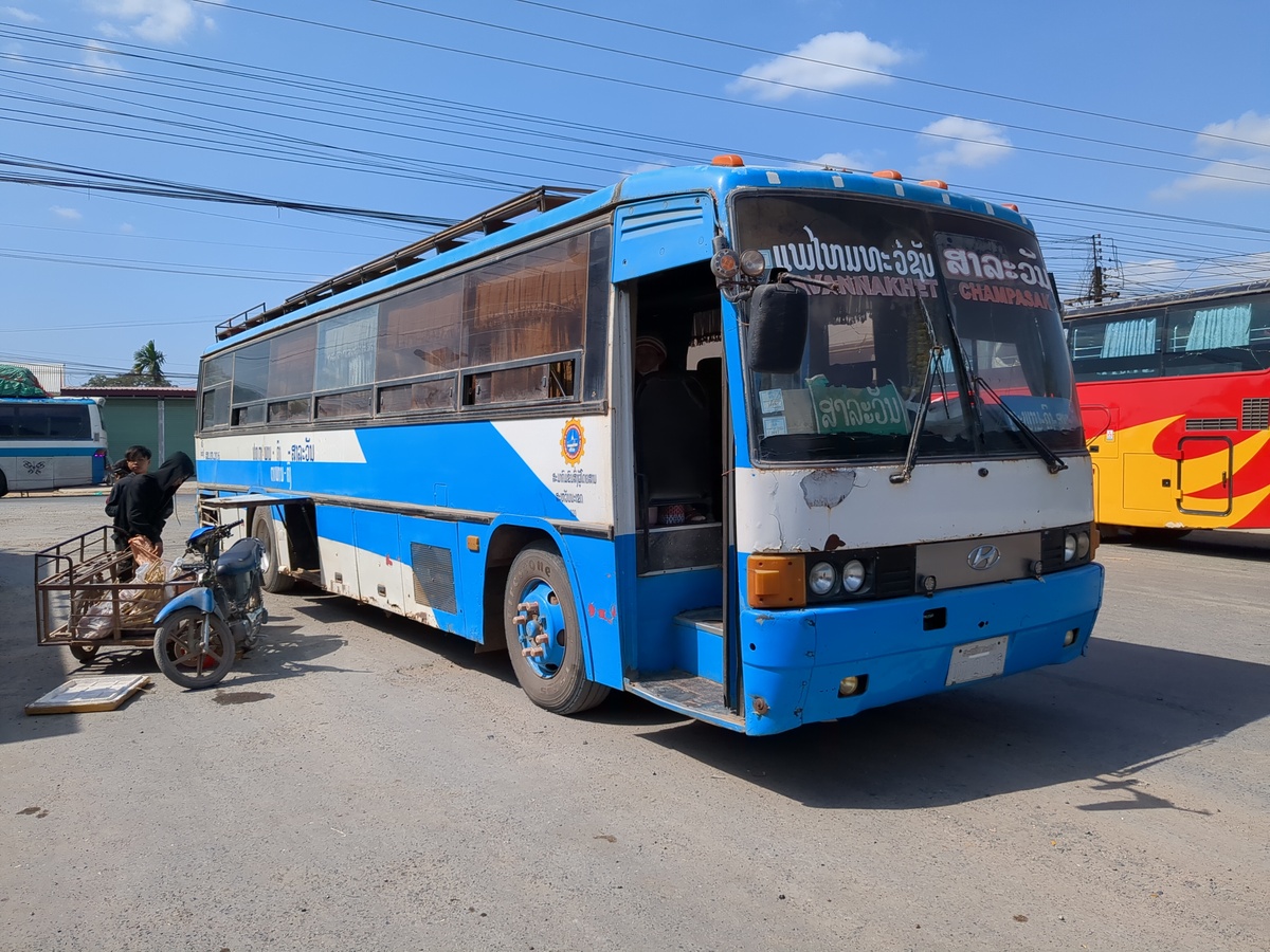 le bus pour Salavan