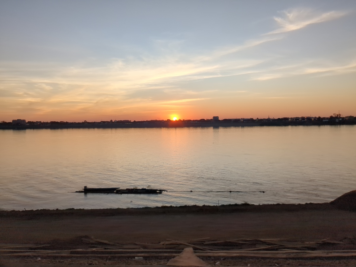 coucher de soleil sur le Mékong